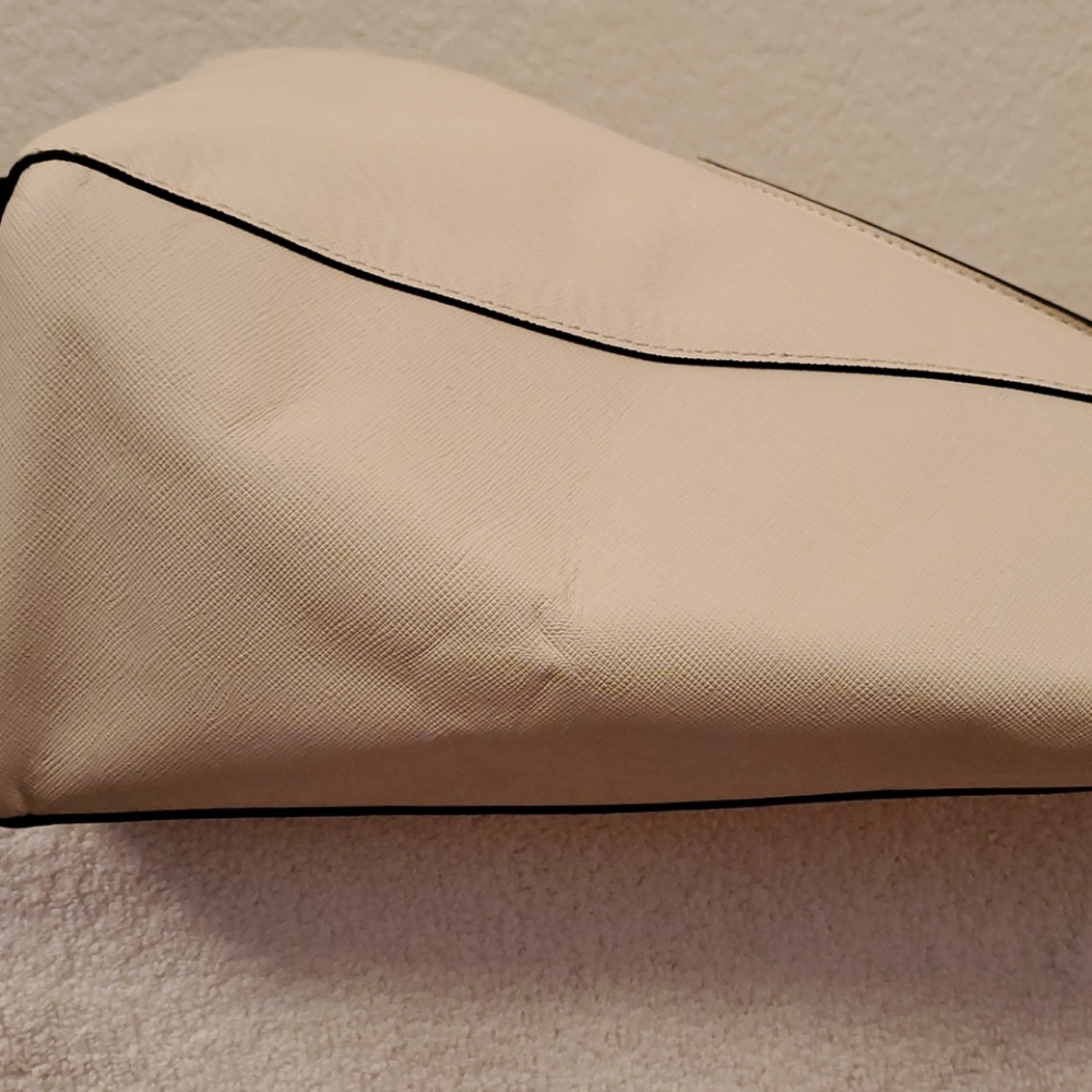 Coach Large 2 handled zippered Tote - Picture 4 of 8